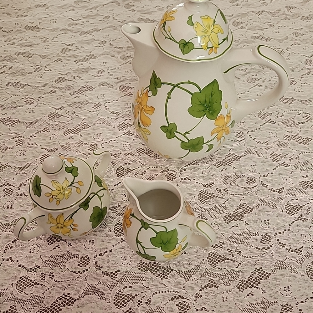 Villeroy & Boch Geranium Coffee Pot, Creamer & Sugar